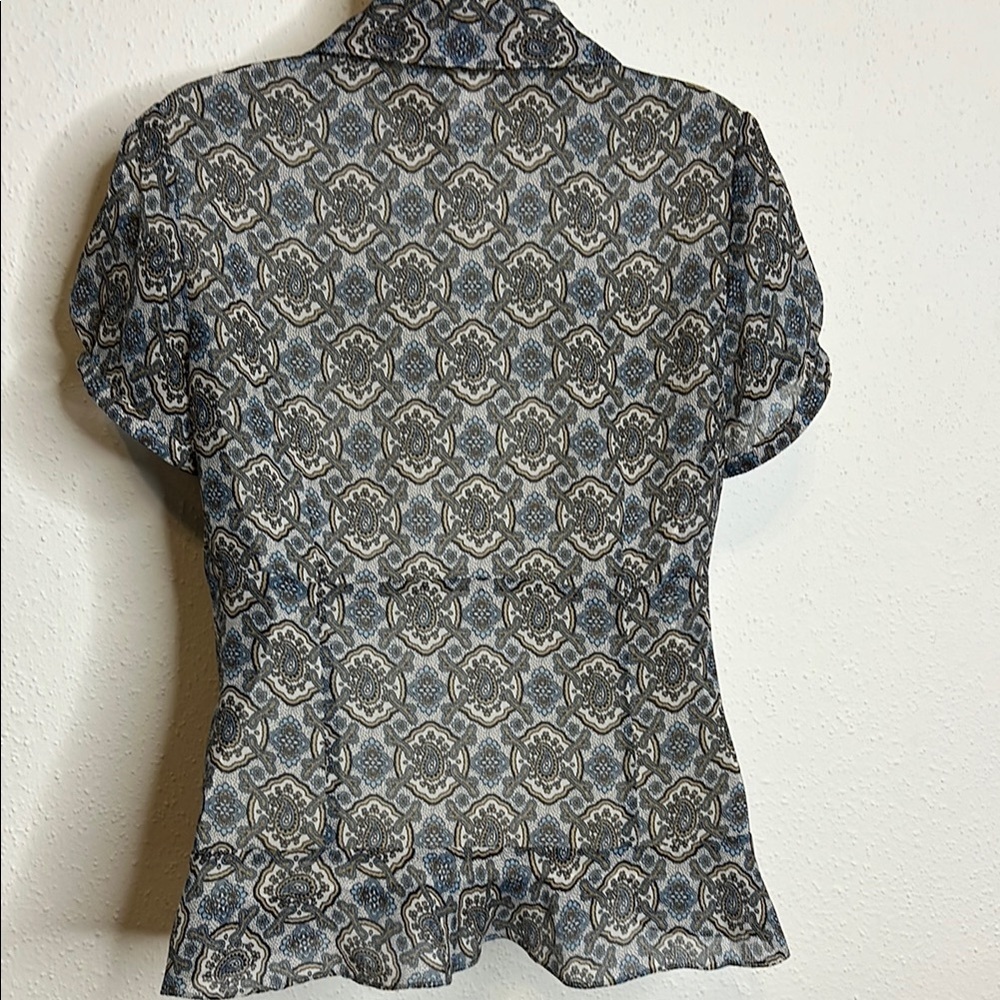 LOFT Black, Blue and White Fitted Puff Sleeve Blouse - Picture 4 of 5